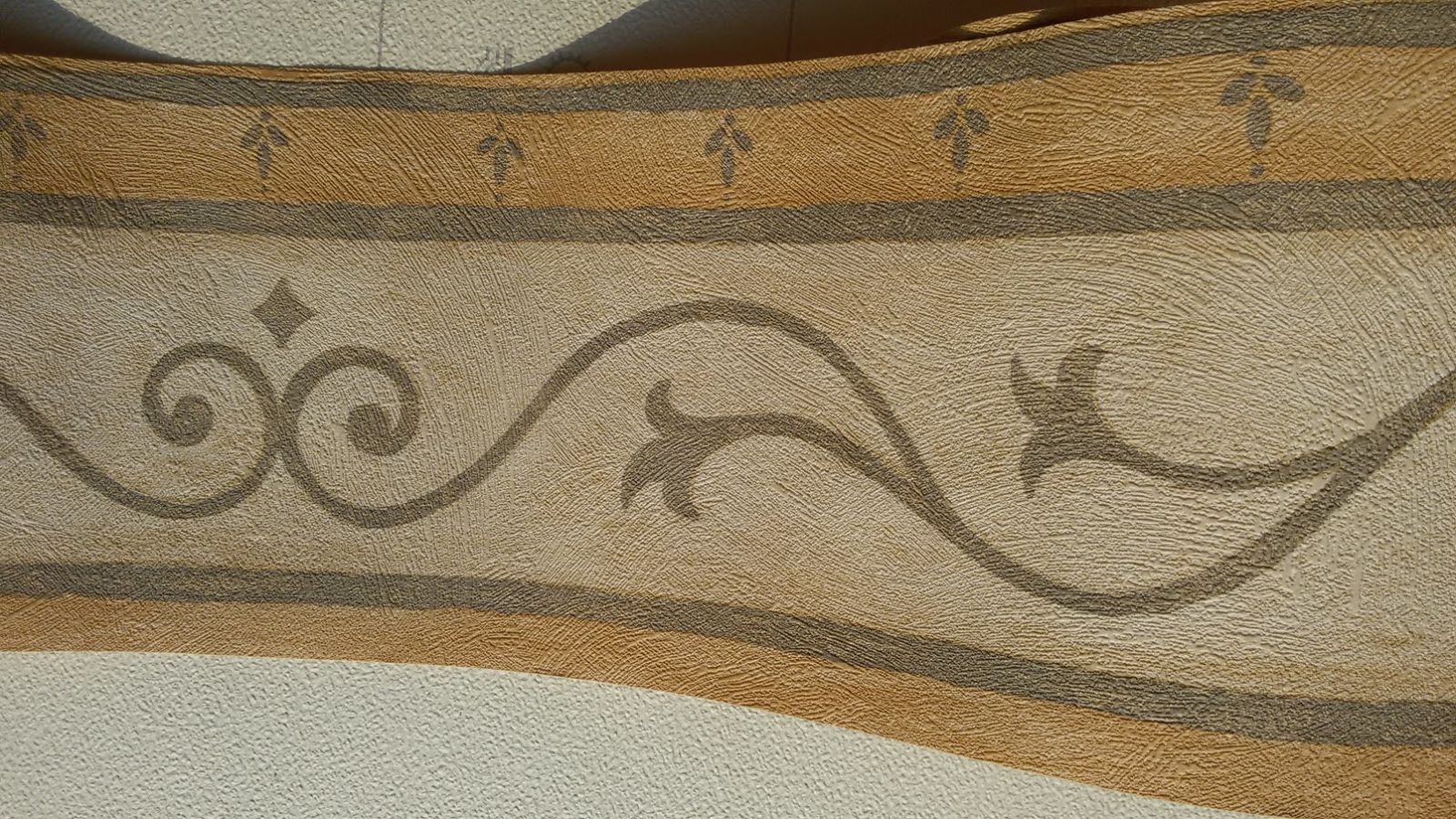 BORD EN PAPIER AVEC DÉCORATION VERT FONCÉ - immagine 3