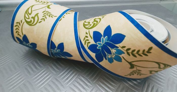 BORDURE ADHÉSIVE À FLEURS BLEUES - immagine 2