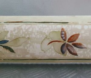 BORDURE ADHÉSIVE AVEC FEUILLE VERTE