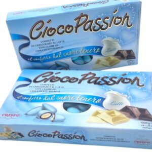 Dragèes en chocolat au lait bleu clair avec coeur en chocolat blanc