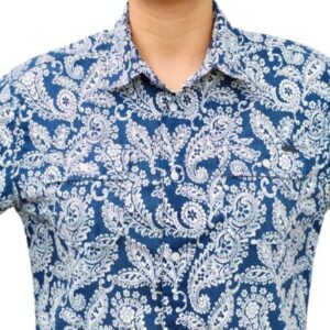 CHEMISE D'ÉTÉ BLEU AVEC DESIGN EN BLANC À MANCHES COURTES TAILLE L PAR LEE COOPER